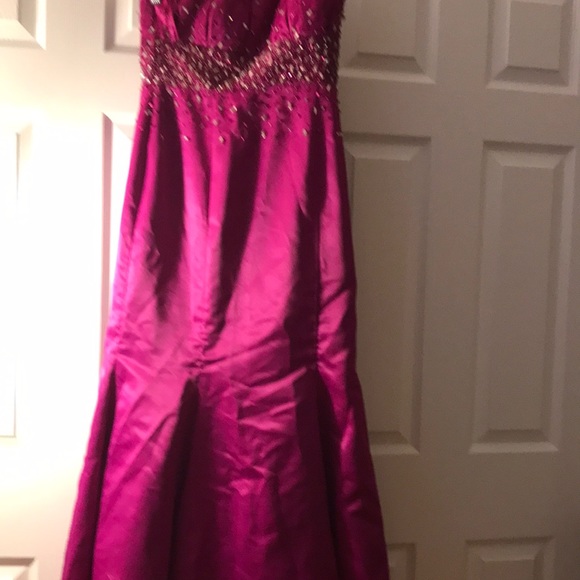Nice for wedding ,prom or dresses . - Picture 1 of 5